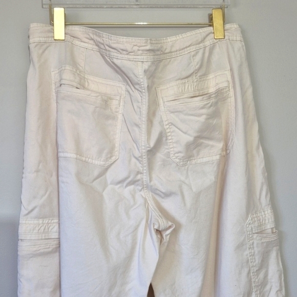 American Eagle Casual Cargo Wide Leg  Cream Pants, Size 18 - Picture 9 of 12